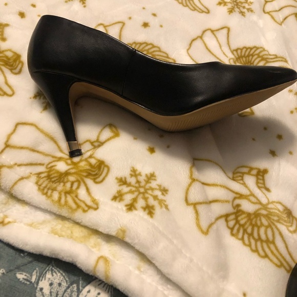 EUC Apt 9 3 1/2” Heels 8 M - Picture 6 of 13